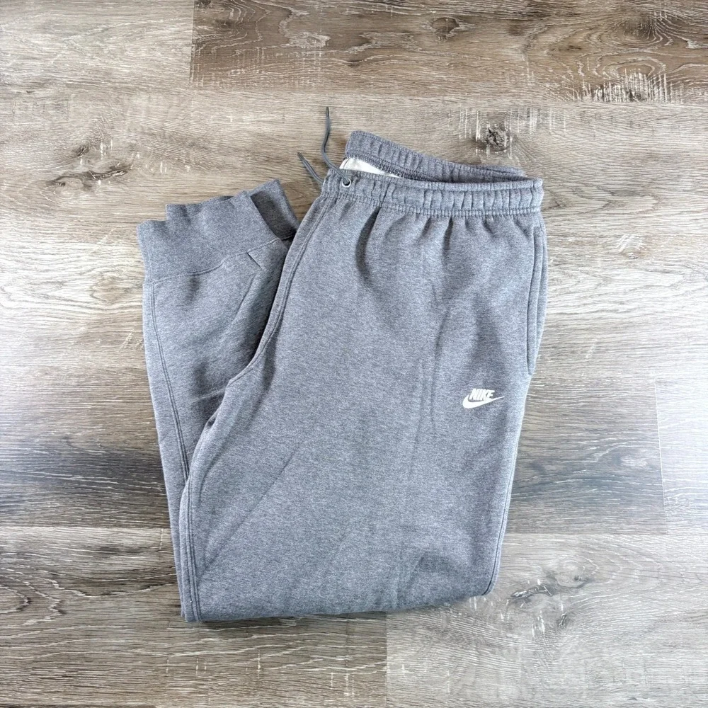 Nike‎ Men's Club Fleece Joggers Gray Back Pocket Elastic Waistband Size XL